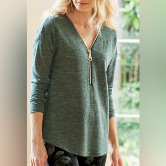 Women's Green Size Medium V Neck Zip Front Long Sleeve Tunic Top SKU 7 - Picture 1 of 9